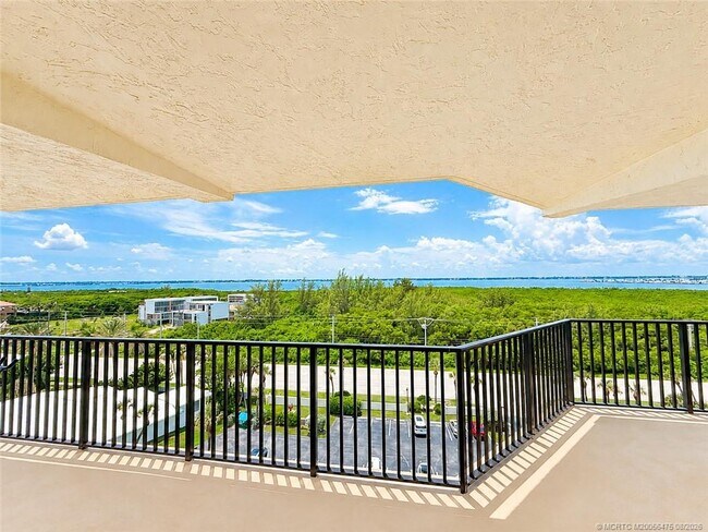 Building Photo - 10044 S Ocean Dr