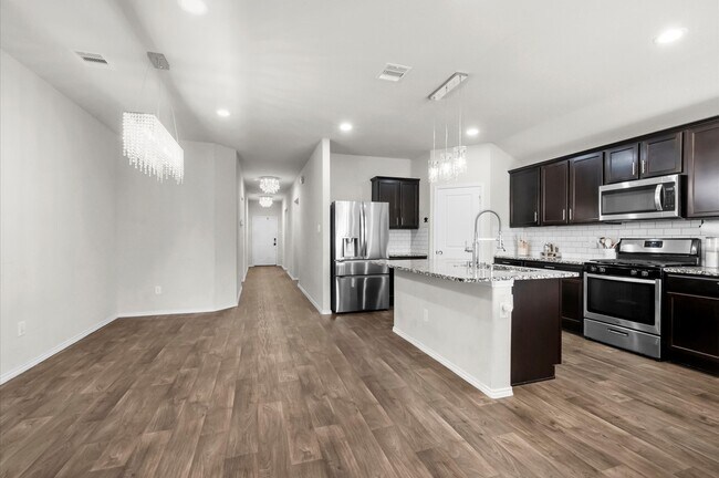 Building Photo - 8207 Amaryllis Ct