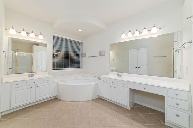 Building Photo - 10711 Castle Hills Ct