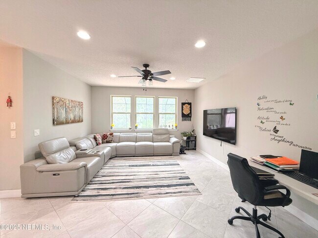 Building Photo - 119 Broomsedge Cir