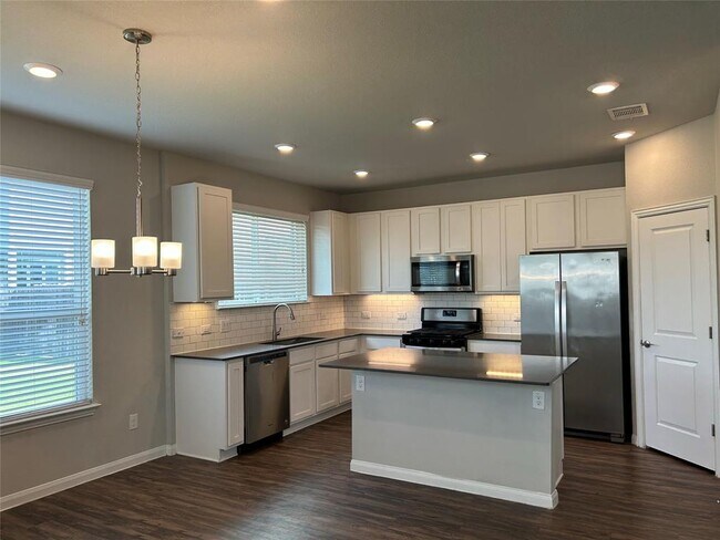Building Photo - 424 San Gabriel River Rd