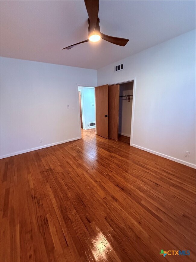 Building Photo - 2218 Terrace Dr
