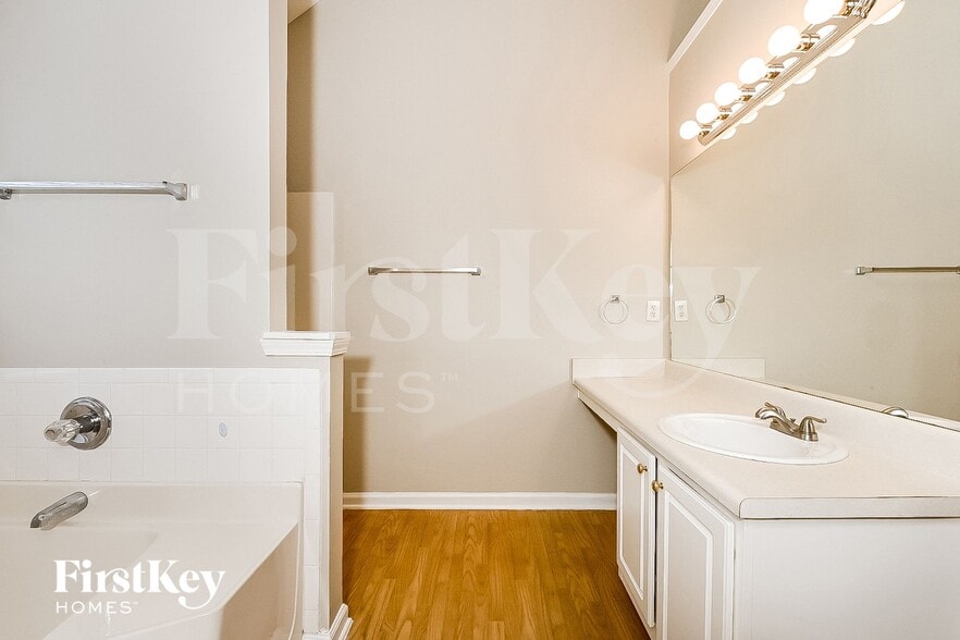 Building Photo - 308 Waltrip Ct