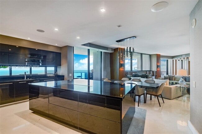 Building Photo - 18555 Collins Ave