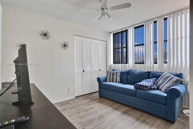 Building Photo - 2017 S Ocean Dr