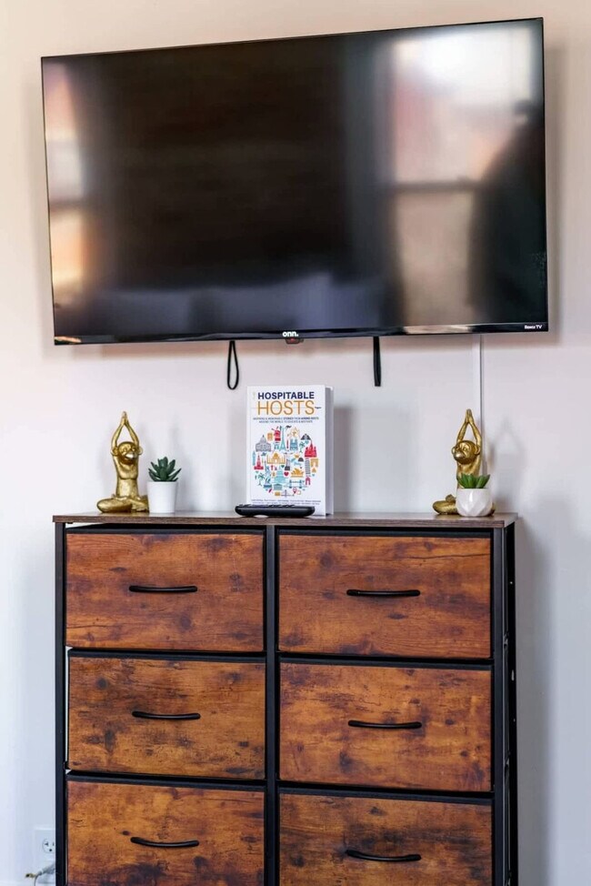 Building Photo - 575 1/2 City Park Avenue-SI ID1265608P