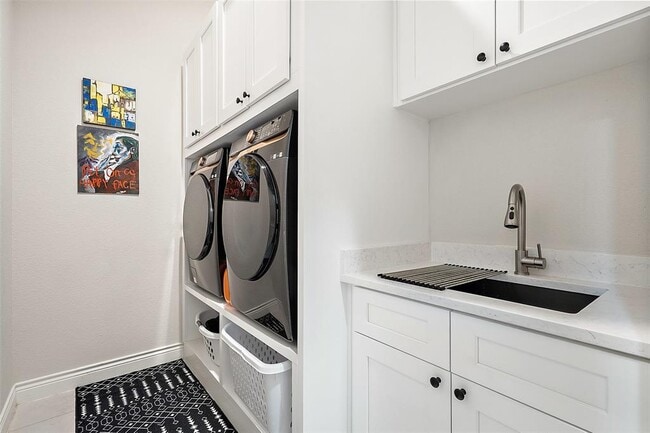 Building Photo - 225 Escarpment Wy