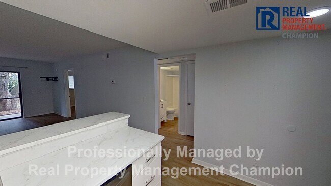 Building Photo - 4305 Holly Tree Rd