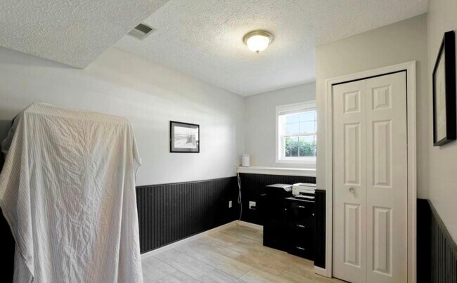 Building Photo - 45 Archwood Ave