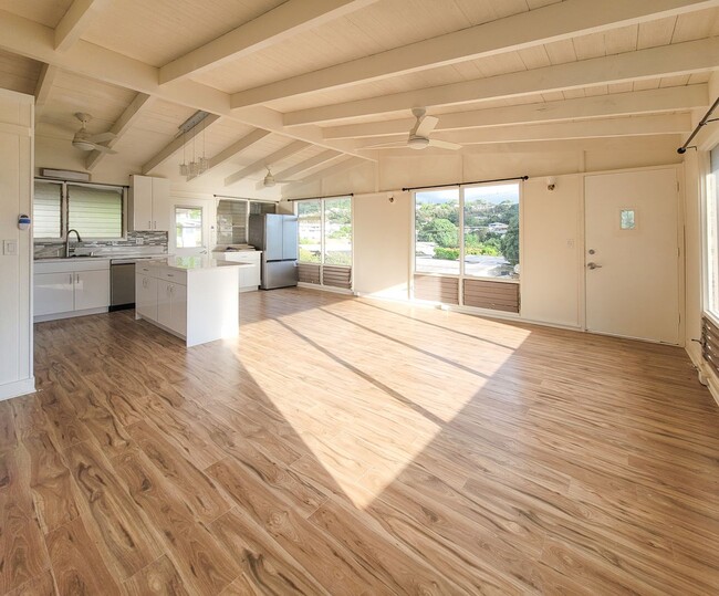 Building Photo - 4BR / 2.5Bath / 2+Pkg - Home in Moanalua G...