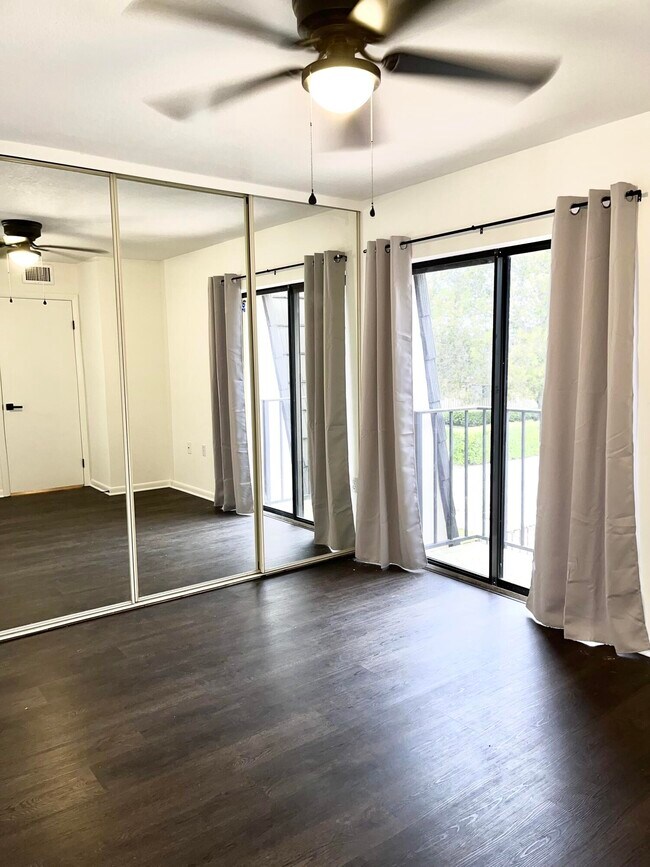 Building Photo - 904 9th Way