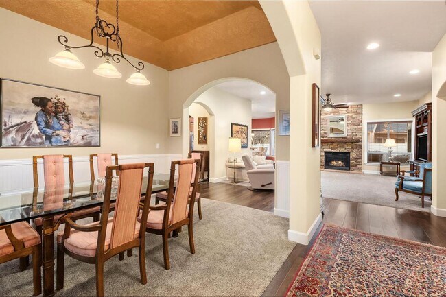 Building Photo - 3068 E Shadoweagle Dr