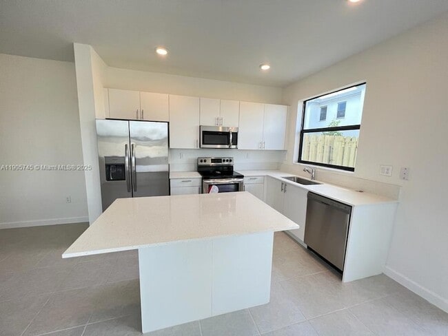 Building Photo - 28610 SW 133rd Ct