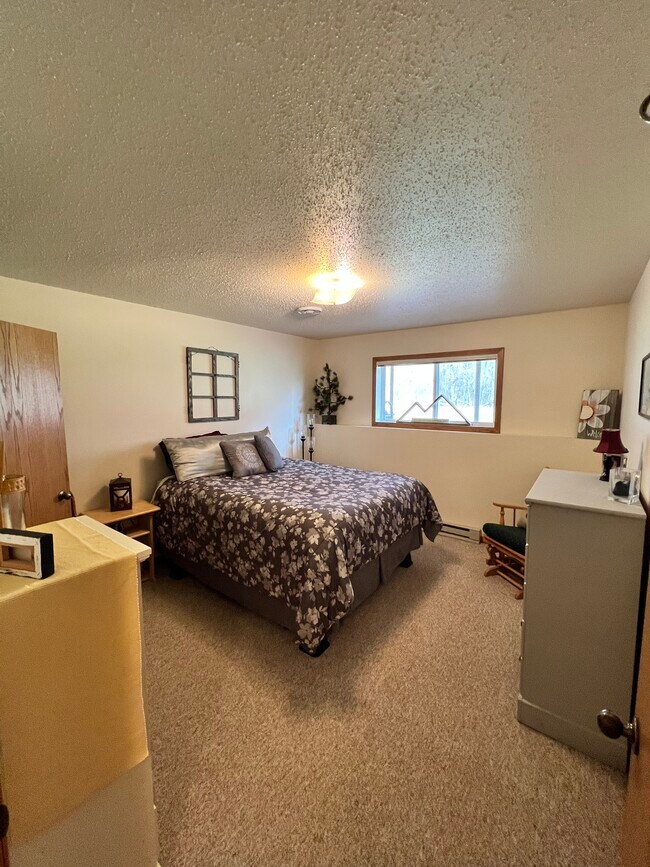 Building Photo - 16986 54th Ave