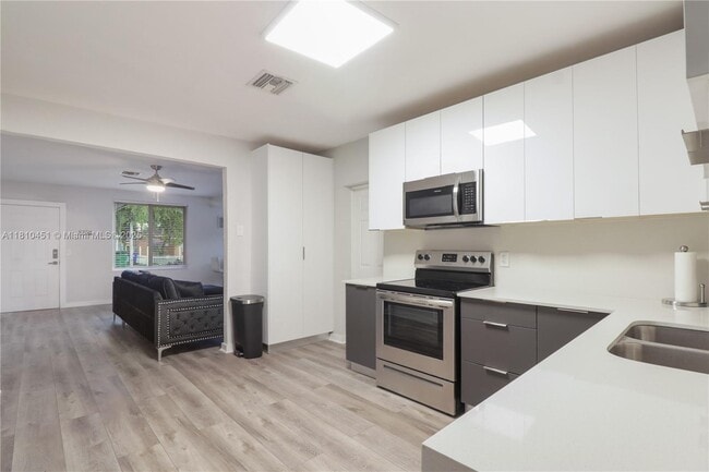 Building Photo - 6039 SW 38th St