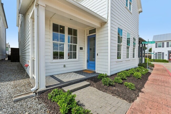 Building Photo - 708 Wooster Ln