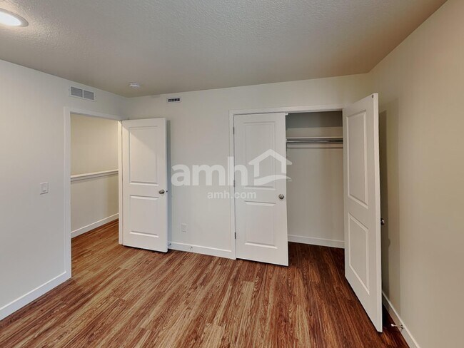 Building Photo - 8944 Royal Ln