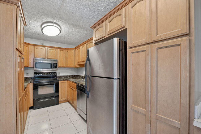 Building Photo - 1013 Green Pine Blvd