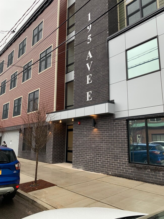 Building Photo - 195 Ave E