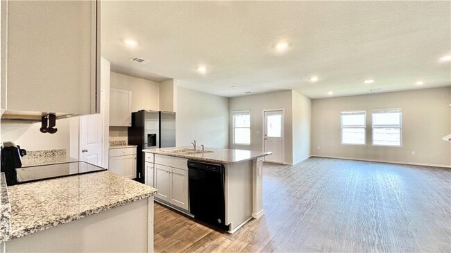 Building Photo - 5913 Shanjia Dr