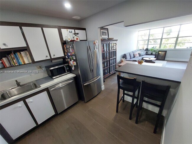 Building Photo - 2741 Taft St