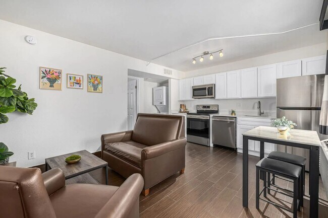 Building Photo - Fully Equipped Aparthotel! Tour Today and ask about our amenity package!