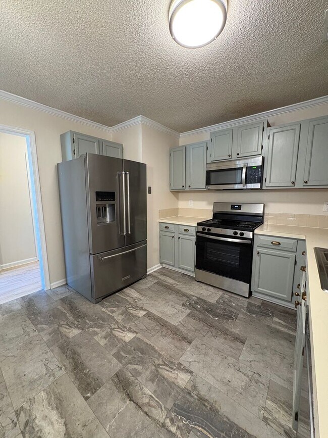 Building Photo - 650 Rock Garden Cir
