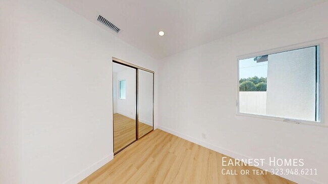 Building Photo - 16701 Chatsworth St
