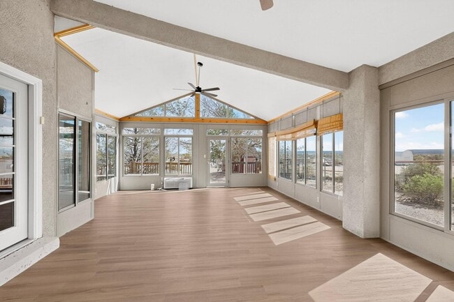 Building Photo - 204 10th Ave SW
