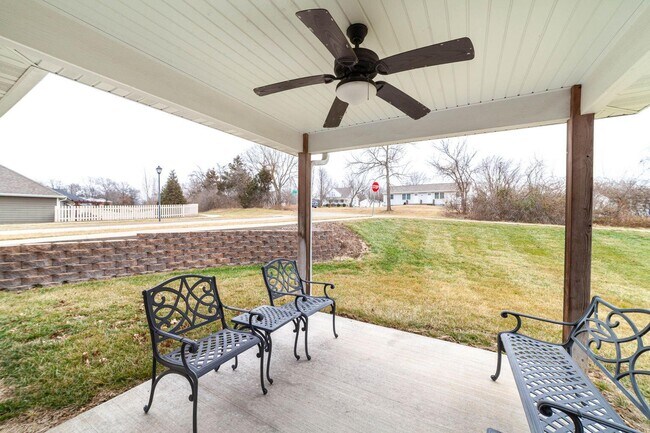 Building Photo - 4500 Weybridge Dr