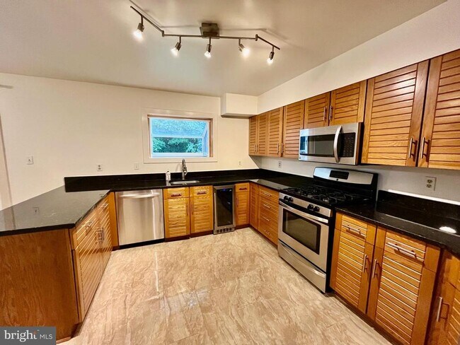 Building Photo - 10905 Whiterim Dr