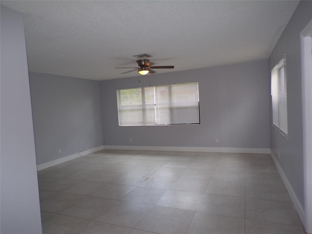 Building Photo - 2725 SW 9th St