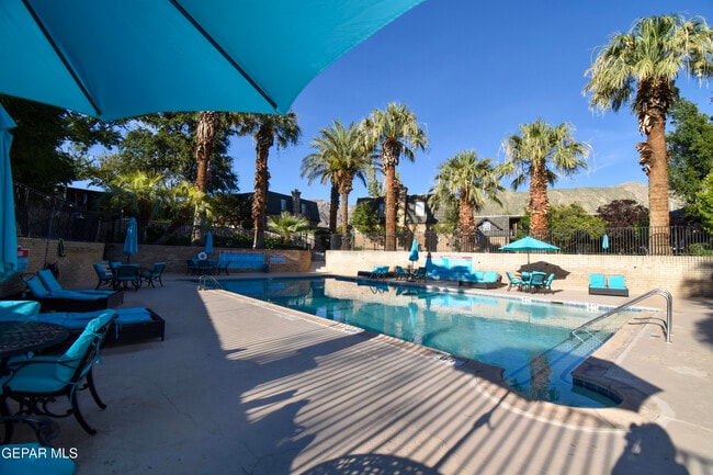 Building Photo - 350 Thunderbird Dr