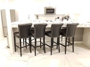 Building Photo - Chateau Lakeside