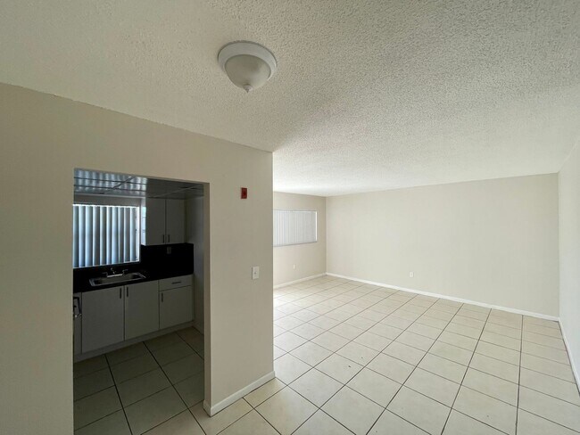 Building Photo - Beautiful 1b1b For Rent Now- Miami Gardens FL