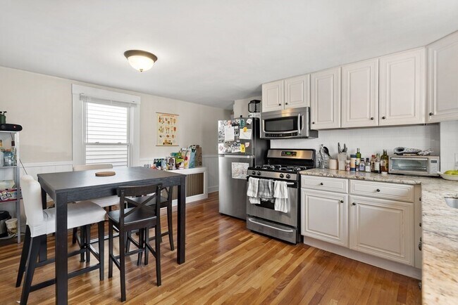 Building Photo - 68 Pleasant St