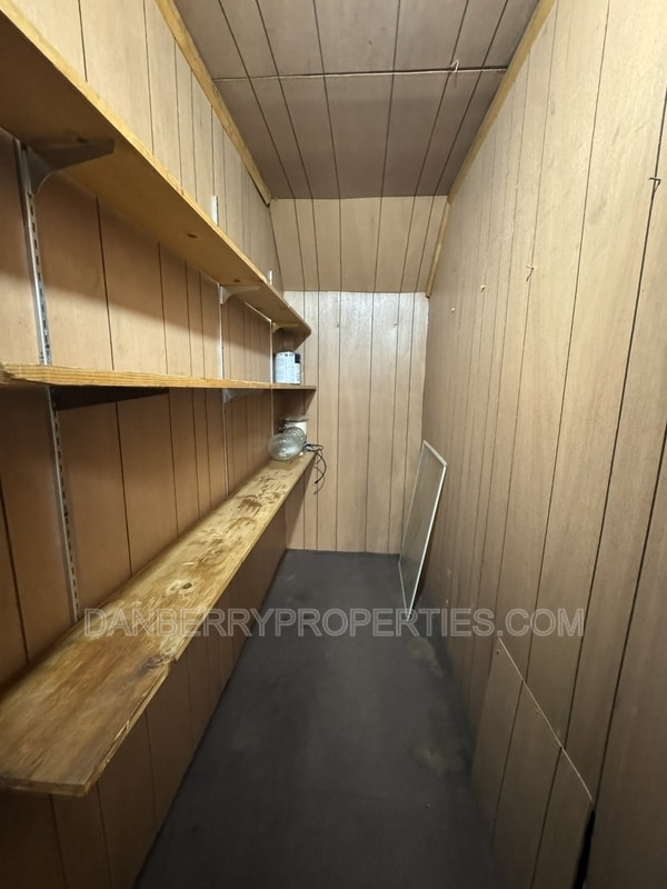 Building Photo - 915 N Main St