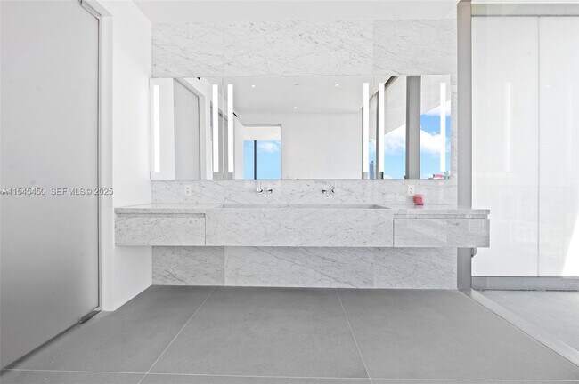 Building Photo - 2000 S Ocean Dr