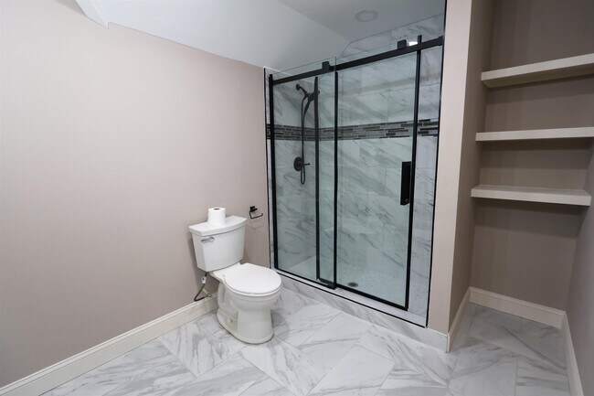 Building Photo - 36 Littleton Way