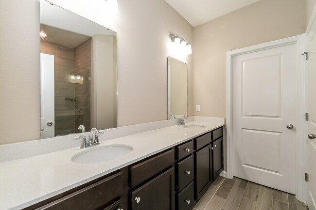 Building Photo - 2570 Laylas Wy