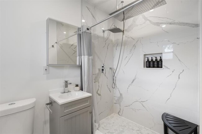 Building Photo - 1409 NE 2nd Ave