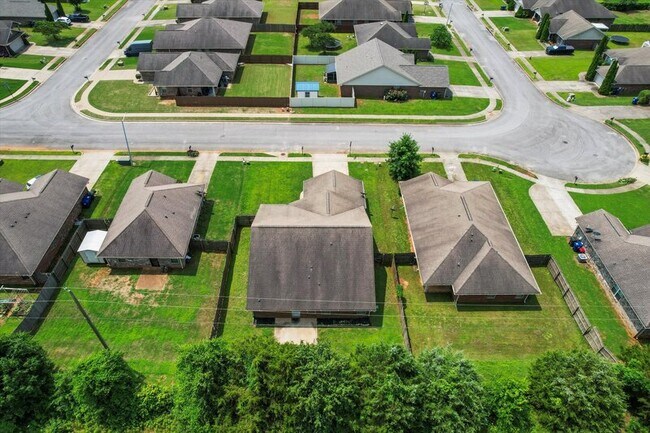 Building Photo - 210 Fields Pond Dr