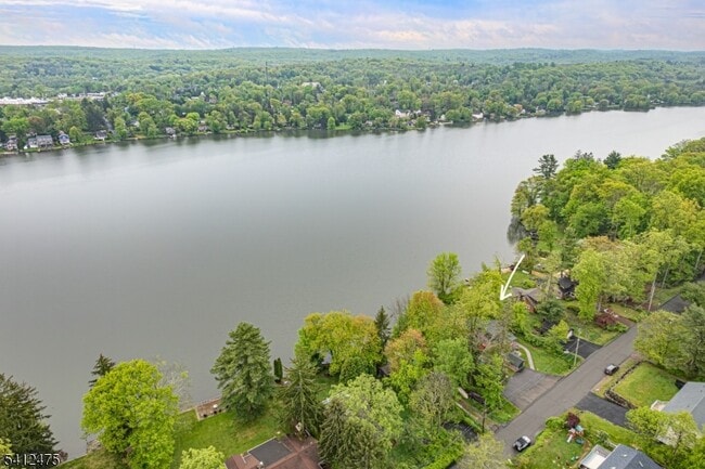 Building Photo - 121 Bearfort Rd