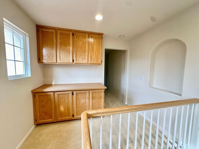 Building Photo - Coming Soon! Charming 3-Bedroom Hamilton Home