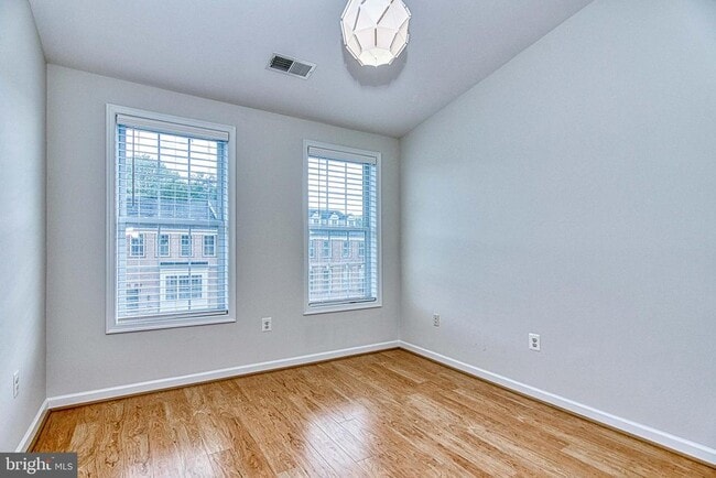 Building Photo - 208 Croft Square