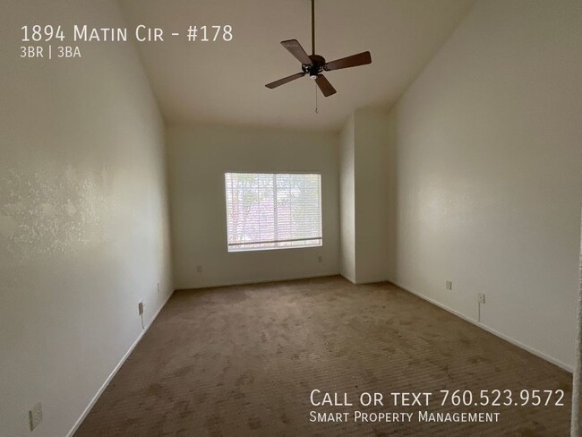 Building Photo - Upgraded Town Home 3BR/2.5BA  Great Locati...