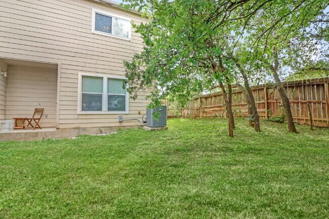 Building Photo - 1 Small pet allowed, multi year lease discount available upon request.