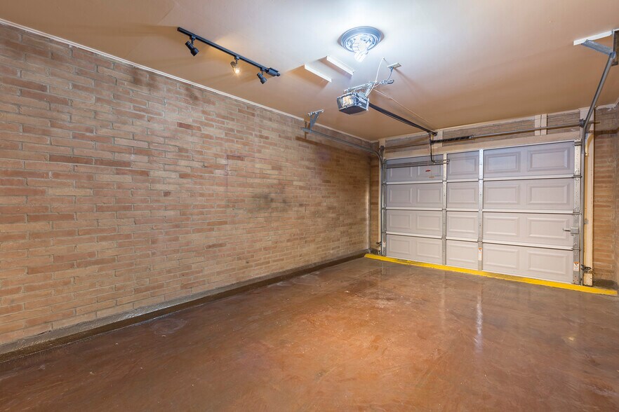 Building Photo - 608 W Jonquil Ave