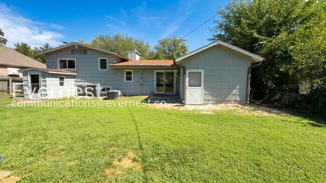Building Photo - 7306 Larsen Ln