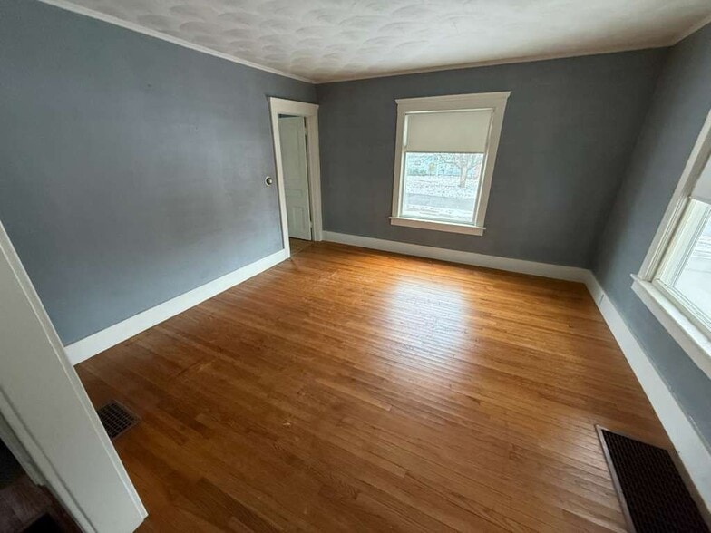 Building Photo - 38 Curtiss Ave